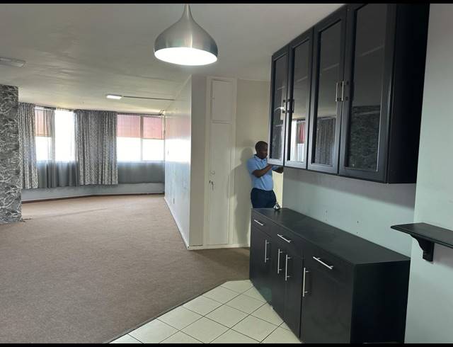 2 BEDROOM FLAT TO LET IN MORNINGSIDE